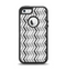The Black and White Thin Lined ZigZag Pattern Apple iPhone 5-5s Otterbox Defender Case Skin Set