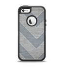 The Vintage Gray Textured Chevron Pattern Wide V3 Apple iPhone 5-5s Otterbox Defender Case Skin Set