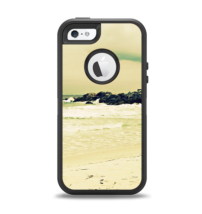 The Vintage Subtle Yellow Beach Scene Apple iPhone 5-5s Otterbox Defender Case Skin Set