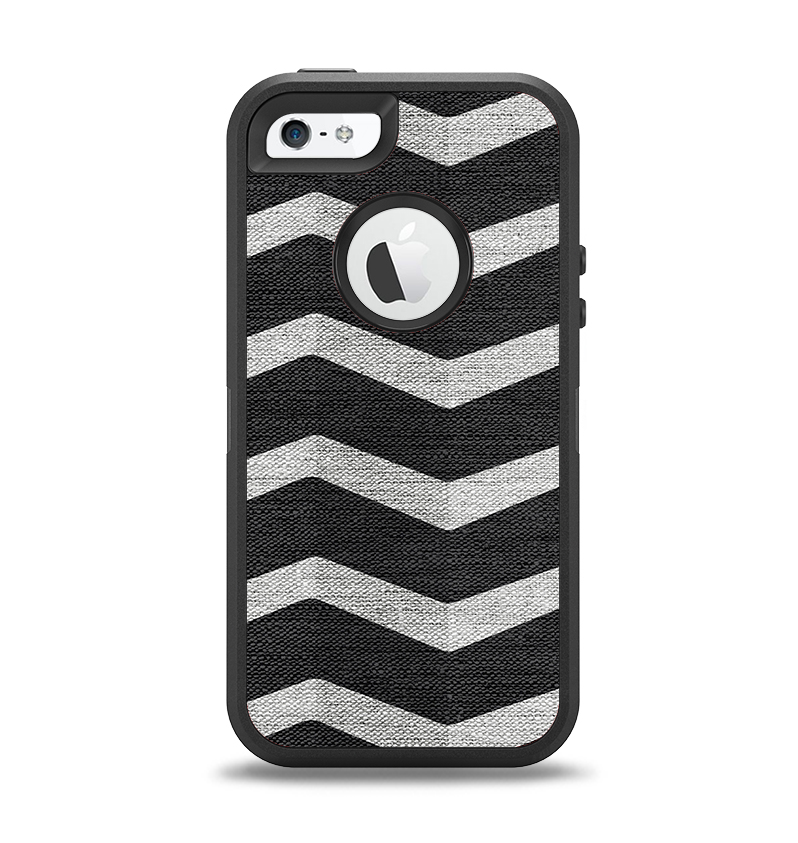 The Wide Black and Light Gray Chevron Pattern V3 Apple iPhone 5-5s Otterbox Defender Case Skin Set