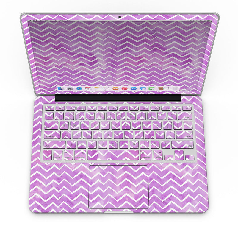 White_Chevron_Over_Purple_Grunge_Surface_-_13_MacBook_Pro_-_V4.jpg